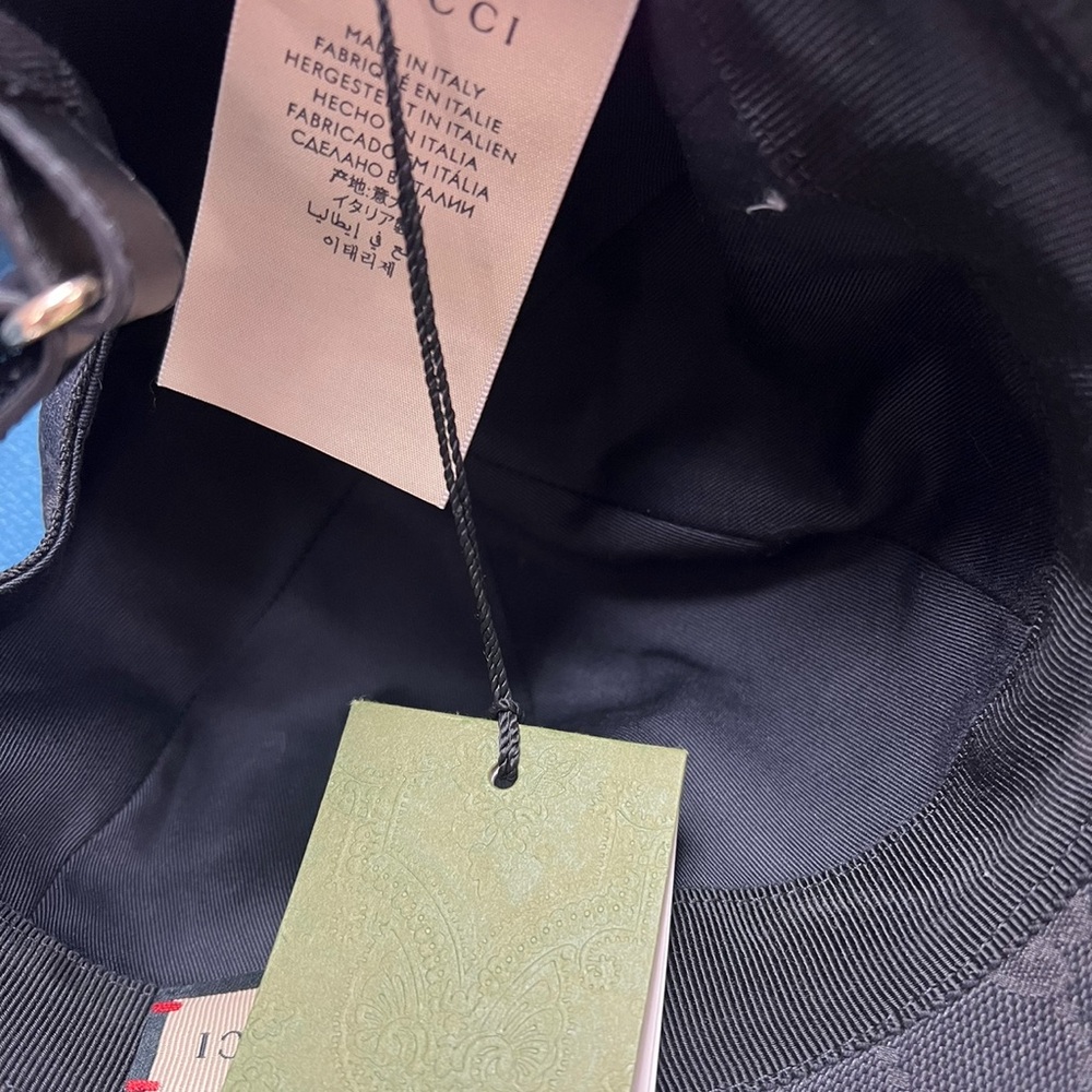 Gucci Black Cap with Iconic Green and Red Accent - Picture 7 of 8